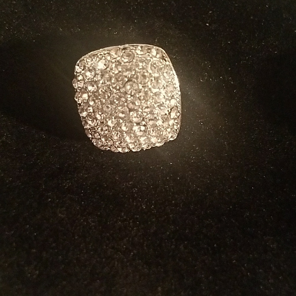 Jewelry - Picture 2 of 3